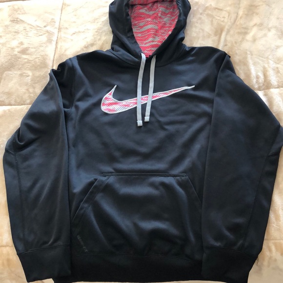 Nike Tops - Nike Therma-Fit hoodie
